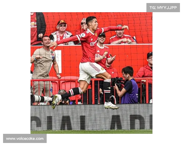 拉什福德在社交媒体分享与青少年球员互动瞬间鼓励未来足球星